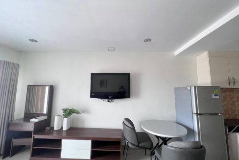 Good Living Studio Condominium for rent in Tuol Kork is available now (5)