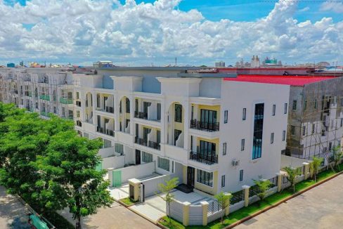 Good Location Modern Link House For Sale in Chbar Ampov (1)