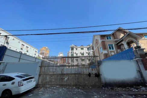 Good Location and Spacious Land for Rent near Russian Market (2)