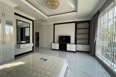 King A Corner Villa For Sale In Borey Peng Huoth Boeng Snor (5)
