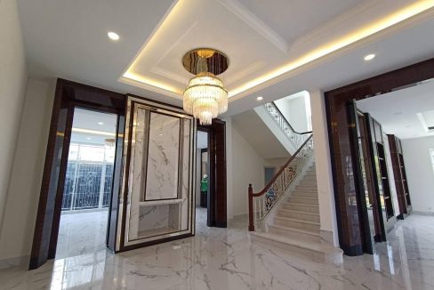 Luxury KIng A Villa For Sale In Borey Peng Huoth Boeng Snor Eco Melody (3)