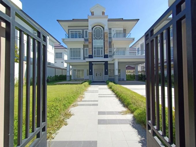 Luxury Queen Villa For Sale In Borey Peng Huoth Boeng The Star Diamonds (1)