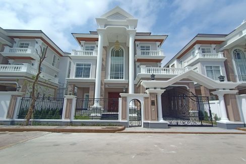 Luxury Queen Villa For Sale In Borey Peng Huoth Boeng The Star Diamonds (2)