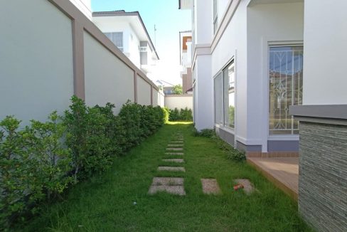 Luxury Queen Villa For Sale In Borey Peng Huoth Boeng The Star Diamonds (3)