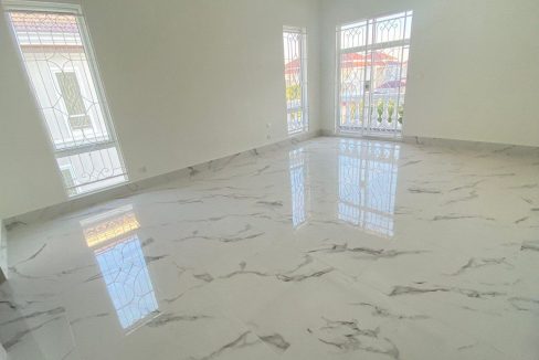 Queen Villa for Rent at borey Peng Hourt Beng Snor Chbar Ompov (11)
