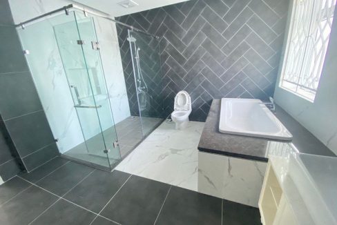 Queen Villa for Rent at borey Peng Hourt Beng Snor Chbar Ompov (13)