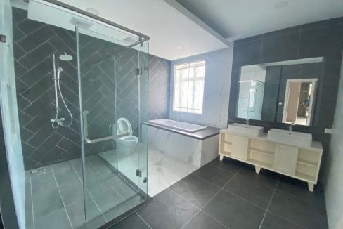 Queen Villa for Rent at borey Peng Hourt Beng Snor Chbar Ompov (14)