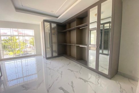 Queen Villa for Rent at borey Peng Hourt Beng Snor Chbar Ompov (4)