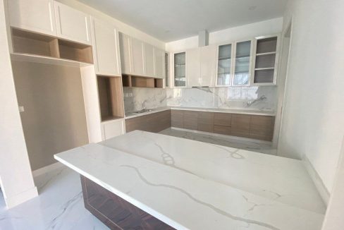 Queen Villa for Rent at borey Peng Hourt Beng Snor Chbar Ompov (5)