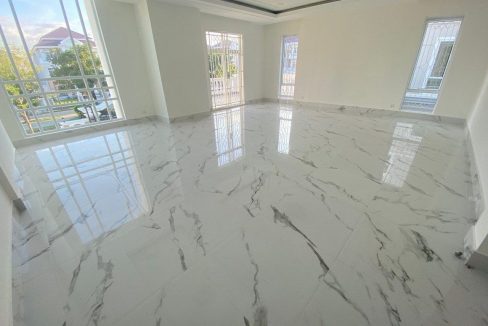 Queen Villa for Rent at borey Peng Hourt Beng Snor Chbar Ompov (7)
