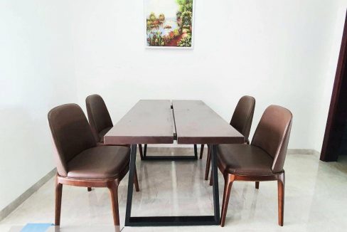 Service Studio Apartment with balcony for rent in Daun Penh is free booking now (3)