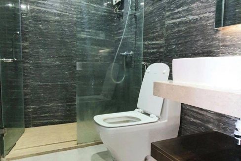 Service Studio Apartment with balcony for rent in Daun Penh is free booking now (4)