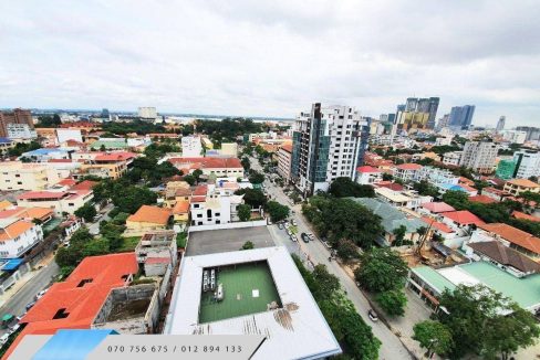 Service Studio Apartment with balcony for rent in Daun Penh is free booking now (5)