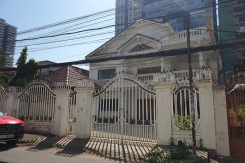 Spacious House with Good Location for rent in BKK (2)