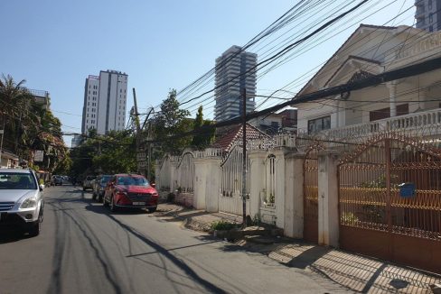Spacious House with Good Location for rent in BKK (5)