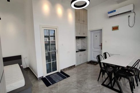 The service include full equipment parking gym swimming pool sky bar security 24h. (2)