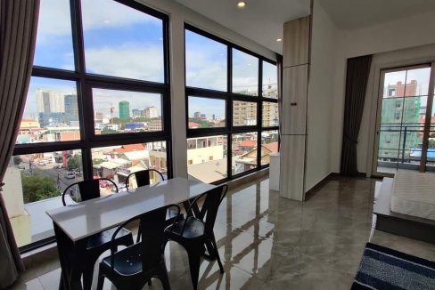 The service include full equipment parking gym swimming pool sky bar security 24h. (3)