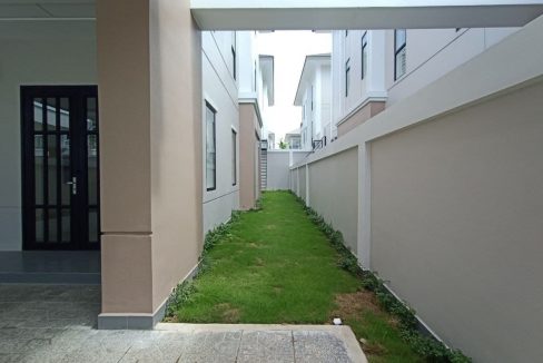 Twin Villa For Sale In Borey Peng Huoth Boeng Snor The Uro Vill (3)