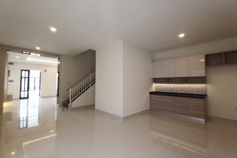 Twin Villa For Sale In Borey Peng Huoth Boeng Snor The Uro Vill (6)