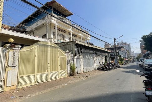 Urgent Land for Sale Close to Russian Market free booking now (2)