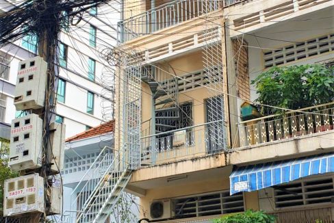 Urgent Shophouse for rent in BKK is available now (2)