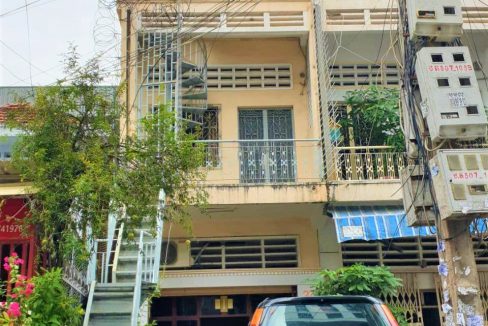 Urgent Shophouse for rent in BKK is available now (3)