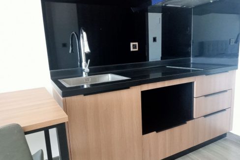 Very Nice One Bedroom Condominium with Gym Steam Swimming Pool and Sky Bar in Bkk3 (8)