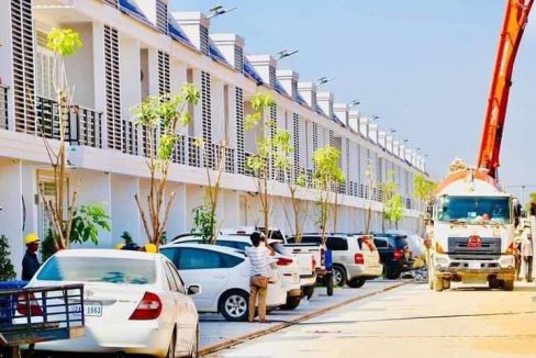 1Luxury Link Villa for Sale behind Prek Hoor Market in Takhmao City (12)
