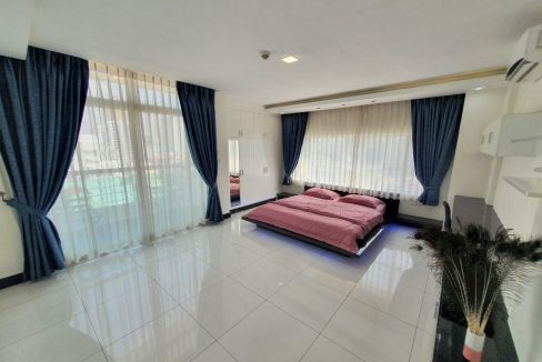 Good Location 3 Bedrooms Condominium for rent access to gym, Steam sauna and pool (3)