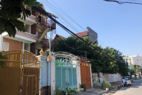 House For Rent The Second Floor in Good Location Near IFL University (2)