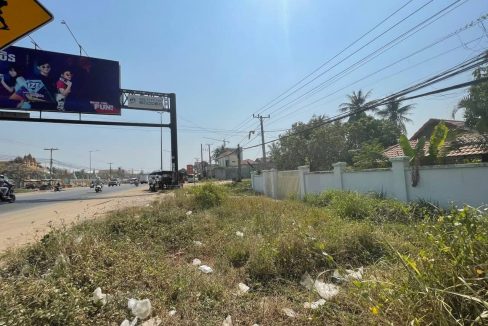 Spacious House For Sale in Good Location (3)