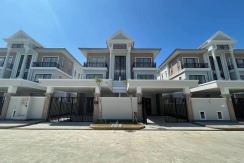 Twin Villa For Sale In Borey Peng Huoth Boeng Snor The Uro Vill (11)