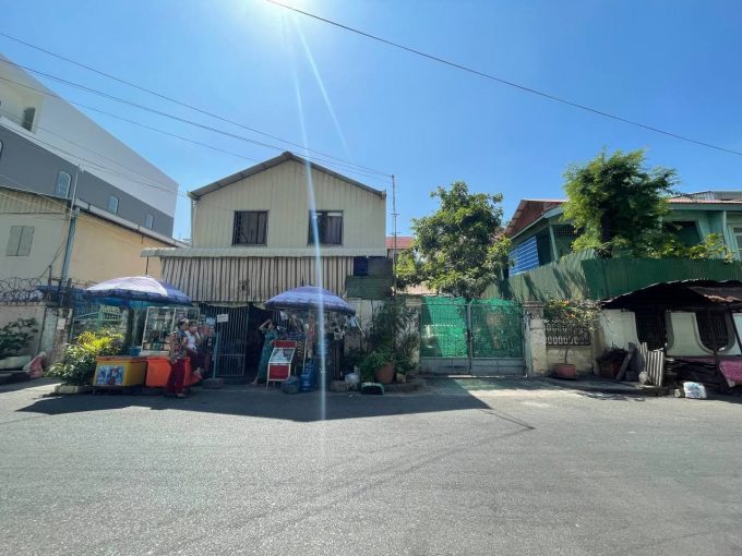 Urgent House for Sale with Spacious Land near Russian Market (1)