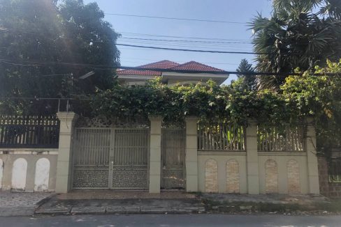Villa For Rent at Good located in Phnom Penh City Near IFL University. (1)