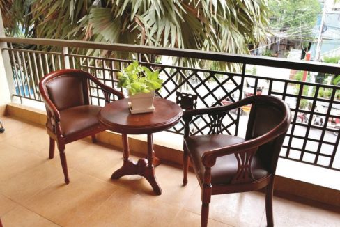 One Bedroom Apartment with Very Nice Location In Doun Penh (3)