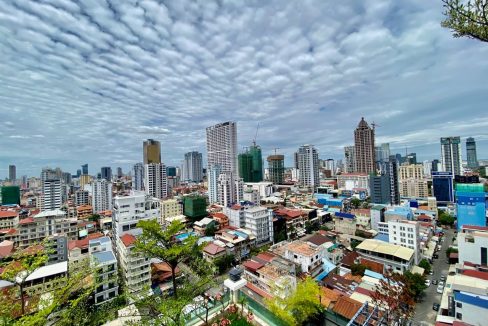 Fully Furnished Three Bedrooms Apartment for Rent In Boeng Keng Kang (13)