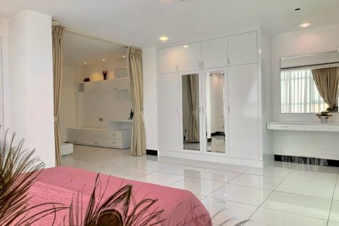 Fully Furnished Three Bedrooms Apartment for Rent In Boeng Keng Kang (2)