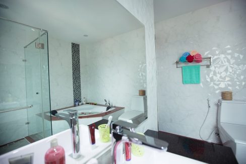 Spacious Three Bedrooms Apartment for Rent In Boeng Keng Kang (5)