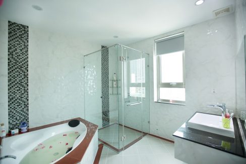Spacious Three Bedrooms Apartment for Rent In Boeng Keng Kang (7)