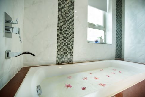 Spacious Three Bedrooms Apartment for Rent In Boeng Keng Kang (9)
