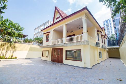 5 Bedrooms Villa for Rent in Bkk1 (1)