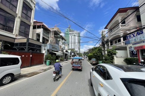Flat on Commercial Location for Sale in BKK1 (8)