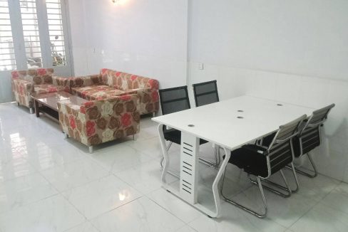 Modern Two Bedrooms Apartment for Rent in Russain Market (5)