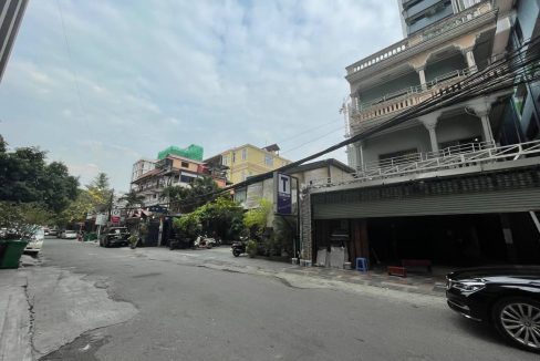 Spacious Flat for Rent in Bkk1 (2)
