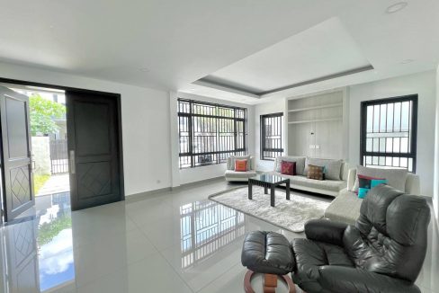Modern Queen Villa for rent with Best Location in Dangkao (4)