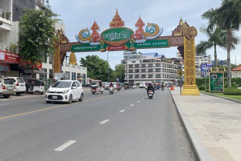 Shophouse for Rent with good location in Daun Penh (4)