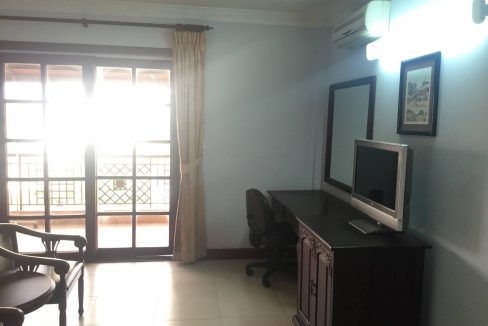 Two Bedrooms Apartment with Very Nice Location In Daun Penh (5)